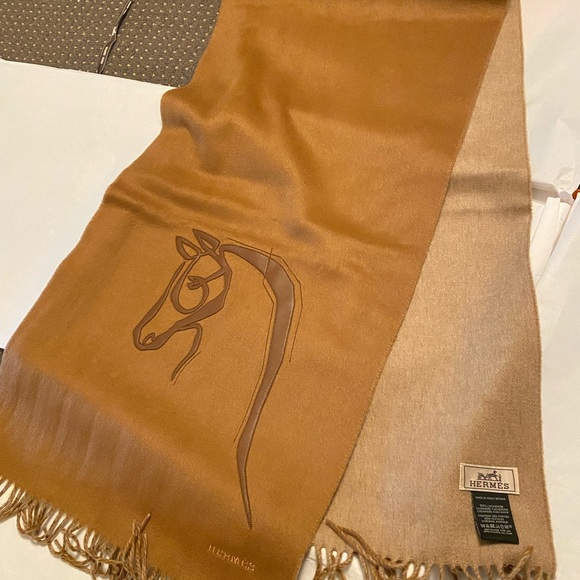 100% Authentic Hermes Cashmere Scarf Sold Out Online - Picture 5 of 16